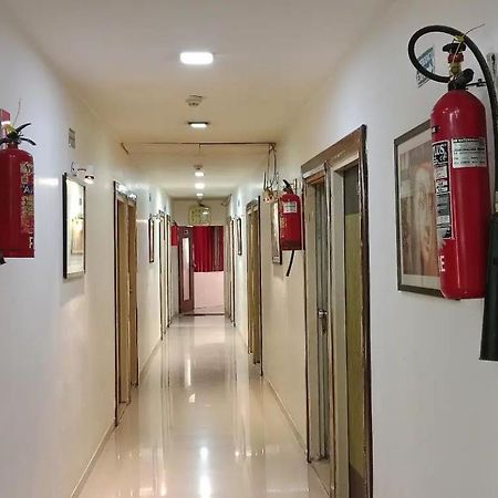 Hotel Royal Apple Ахмедабад Экстерьер фото